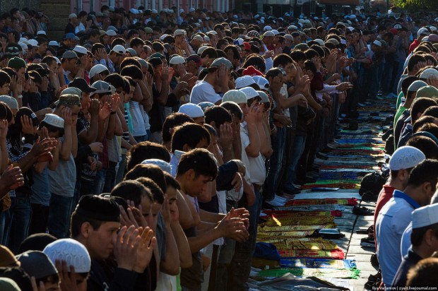 Muslims at end of Ramadan in Moscow, 28 July 2014