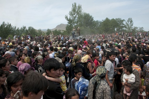 Ethnic Uzbek refugees flee from Kyrgyzstan into Uzbekistan in June 2010. AP Photo/D. Dalton Bennett)